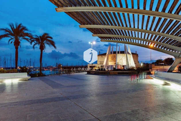 D'occasion - Appartement -
Torrevieja - Centro - Muelle Pesquero