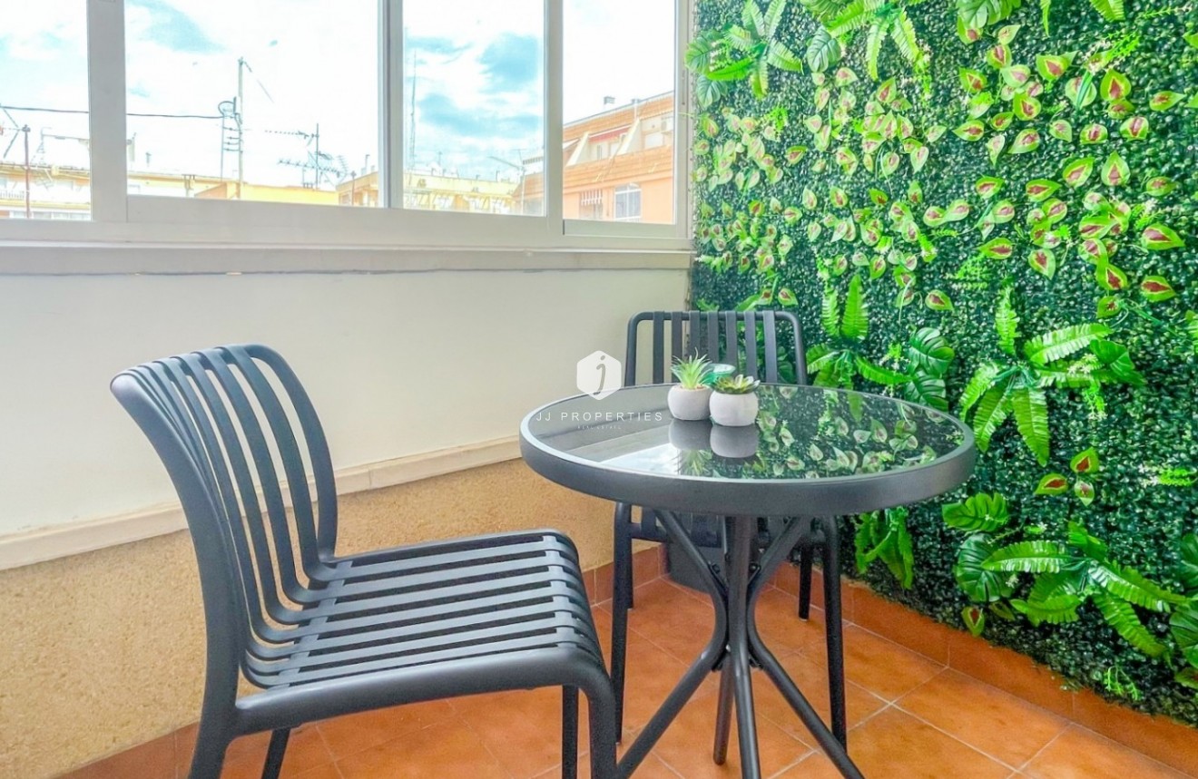 Tweedehands - Appartement / flat -
Torrevieja - Costa Blanca