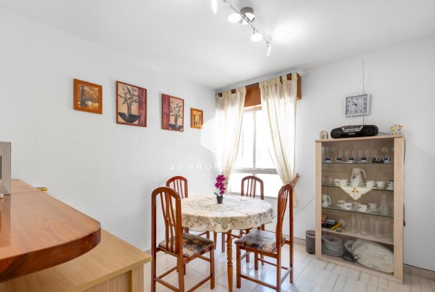 Tweedehands - Bungalow -
Torrevieja - Centro