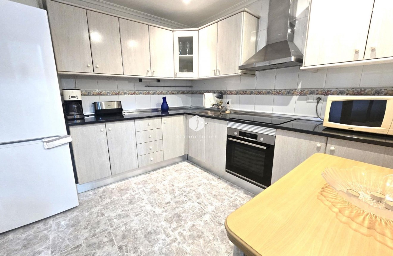 D'occasion - Appartement -
Torrevieja - Las Piscinas Naturales