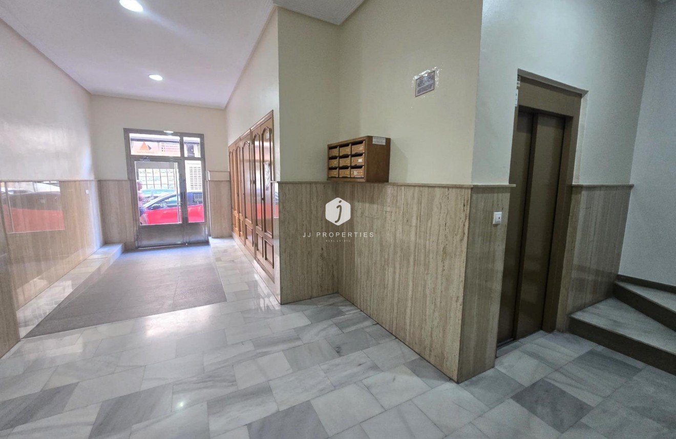 D'occasion - Appartement -
Torrevieja - Las Piscinas Naturales