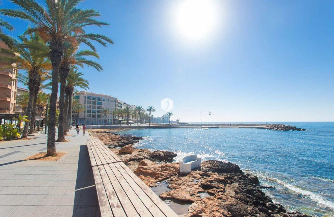 D'occasion - Appartement -
Torrevieja - Las Piscinas Naturales