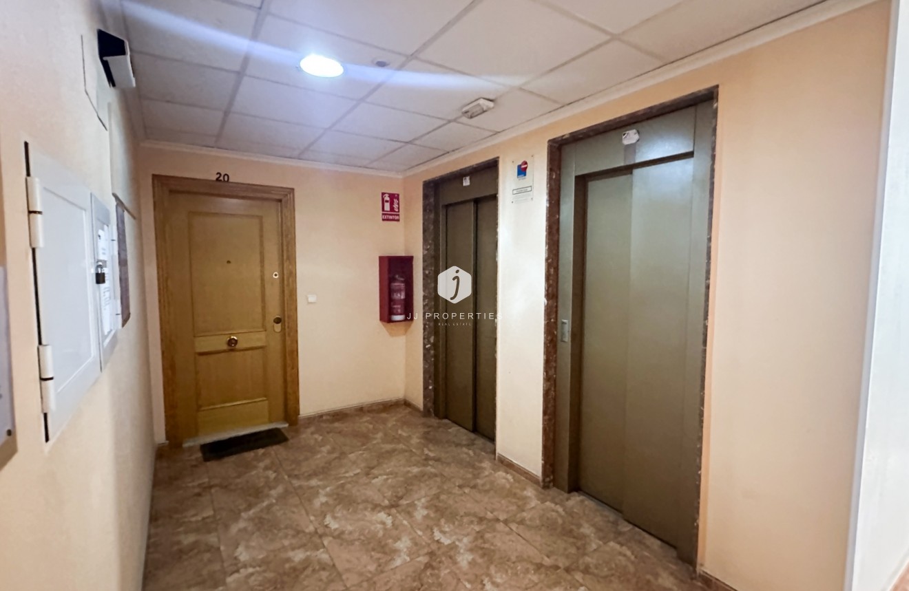 Z drugiej ręki - Mieszkanie w bloku -
Torrevieja - Costa Blanca