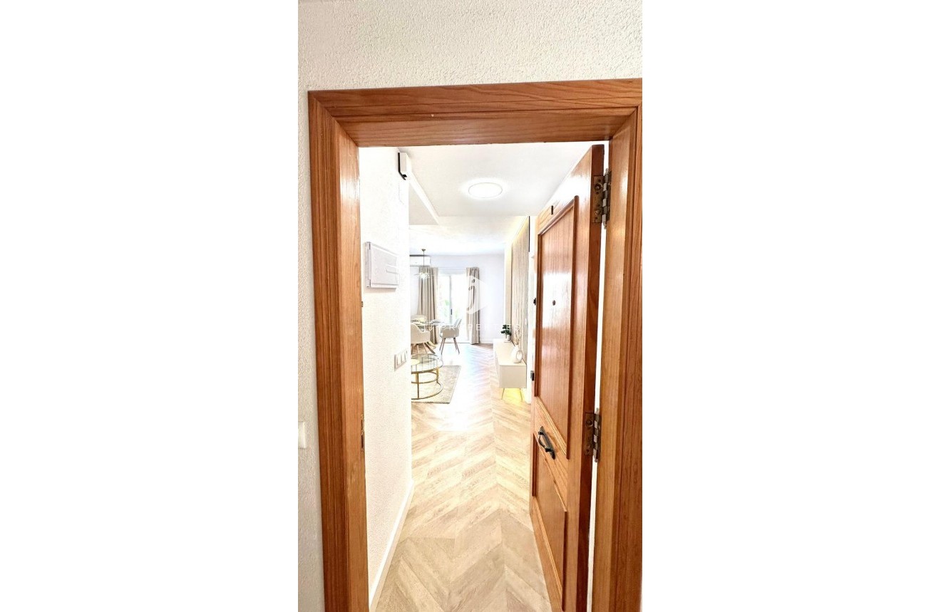 Segunda mano - Apartamento / piso -
Torrevieja - Centro