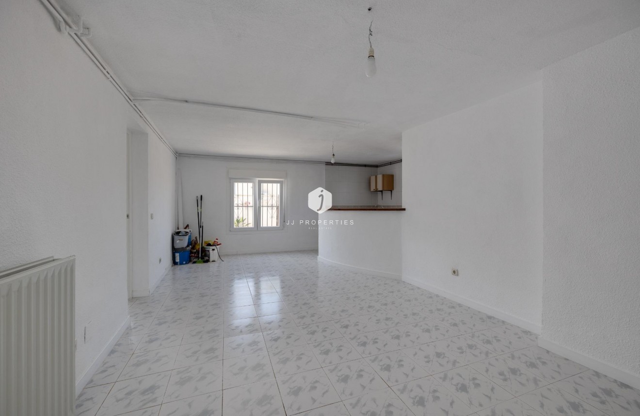 Resale - Villa -
Torrevieja - La Siesta - El Salado - Torreta