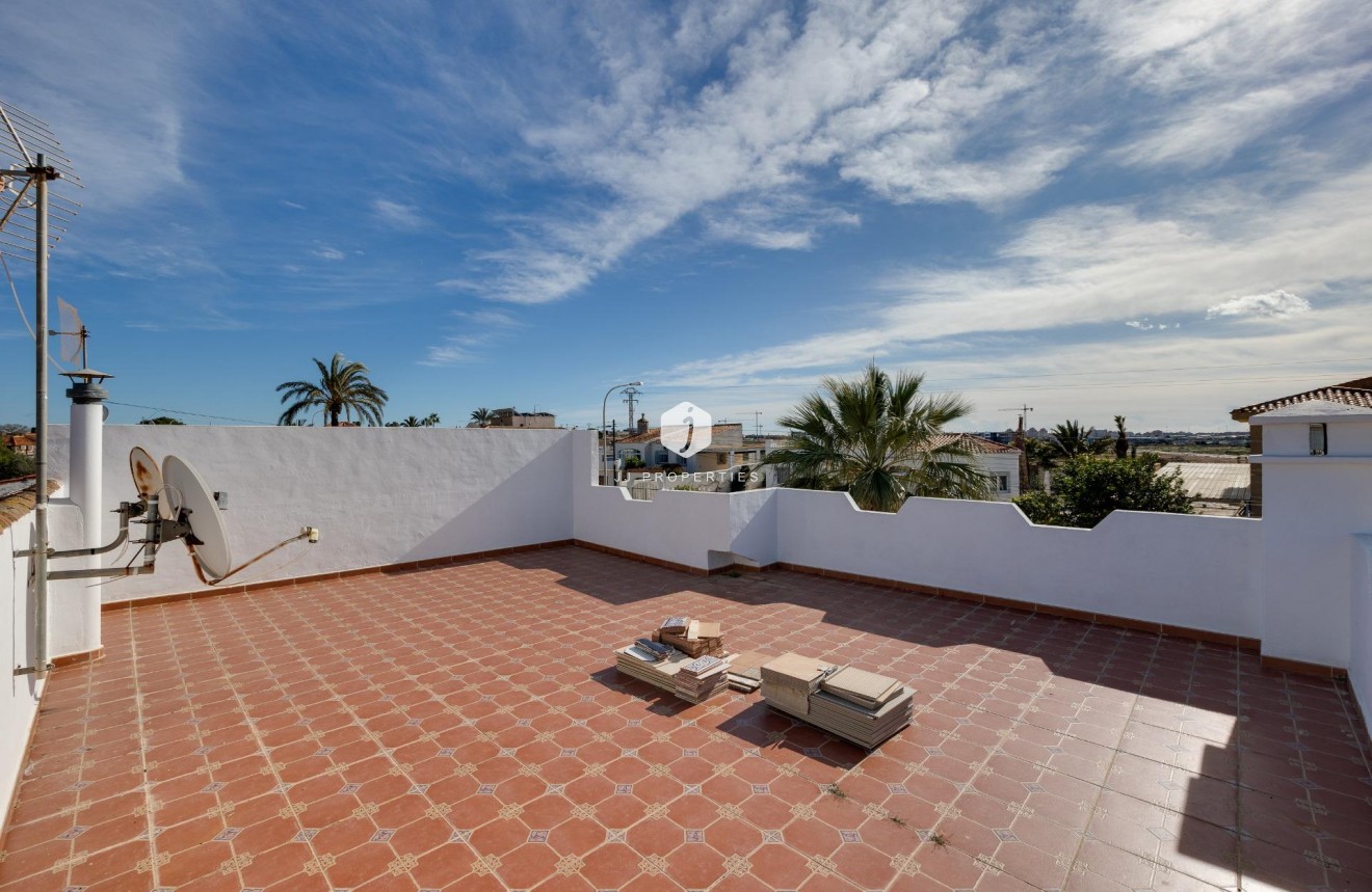 Resale - Villa -
Torrevieja - La Siesta - El Salado - Torreta