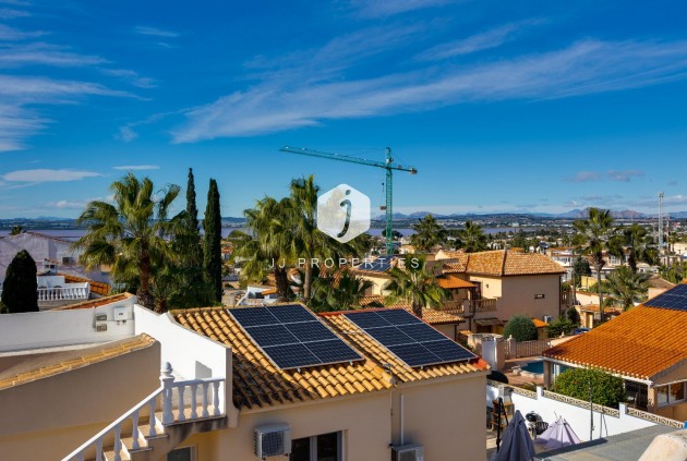 Resale - Villa -
Torrevieja - La Siesta - El Salado - Torreta