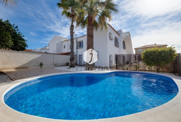 Resale - Villa -
Torrevieja - La Siesta - El Salado - Torreta