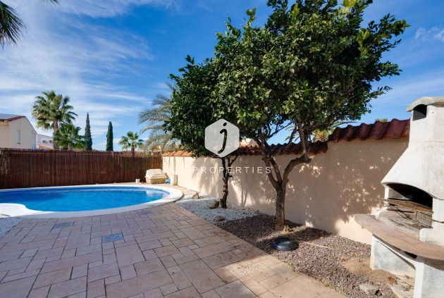 Resale - Villa -
Torrevieja - La Siesta - El Salado - Torreta