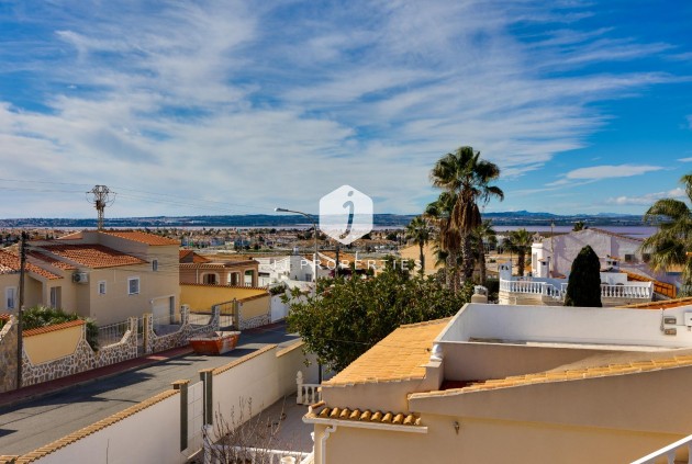 Resale - Villa -
Torrevieja - La Siesta - El Salado - Torreta