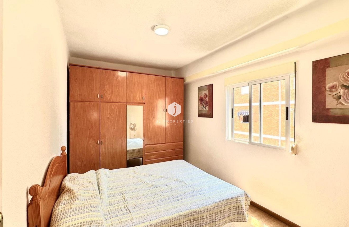 Resale - Apartment / flat -
Torrevieja - Estacion de autobuses