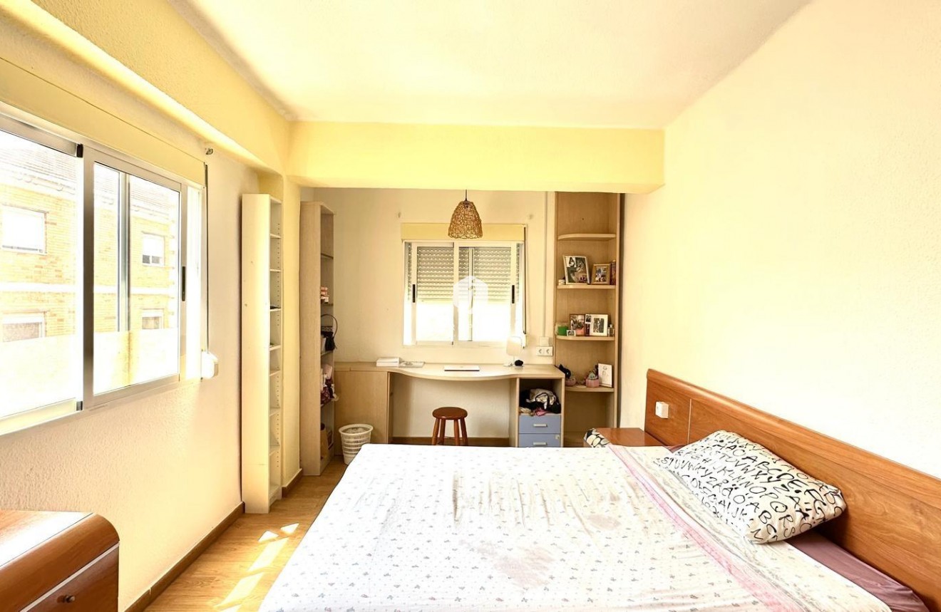 Resale - Apartment / flat -
Torrevieja - Estacion de autobuses