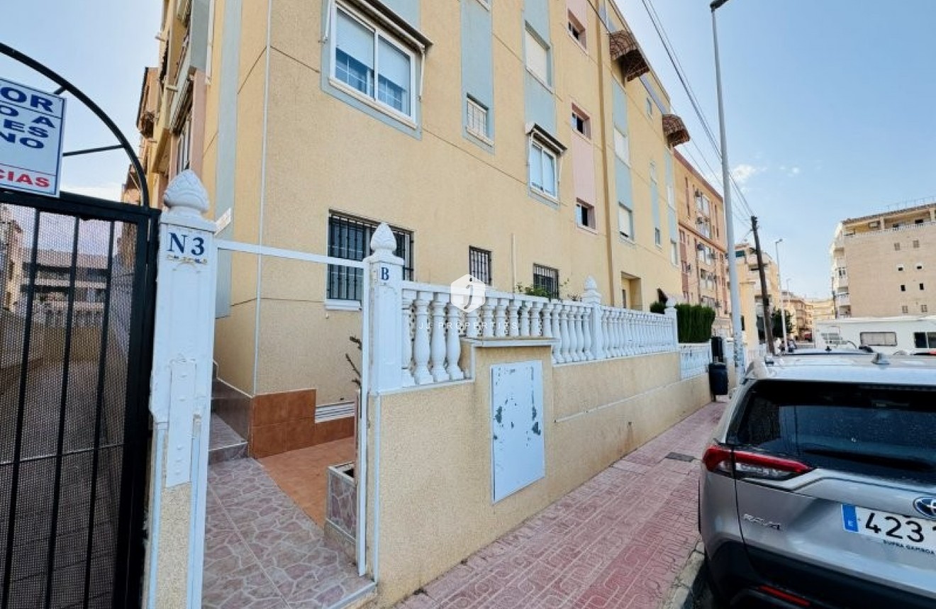 Z drugiej ręki - Mieszkanie w bloku -
La Mata - Costa Blanca