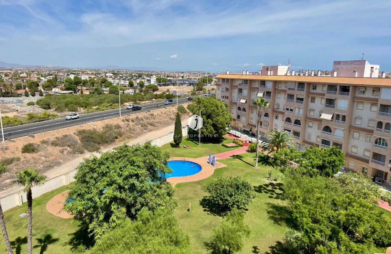 D'occasion - Attique -
Torrevieja - Costa Blanca