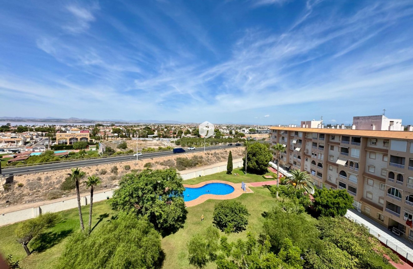 D'occasion - Attique -
Torrevieja - Costa Blanca