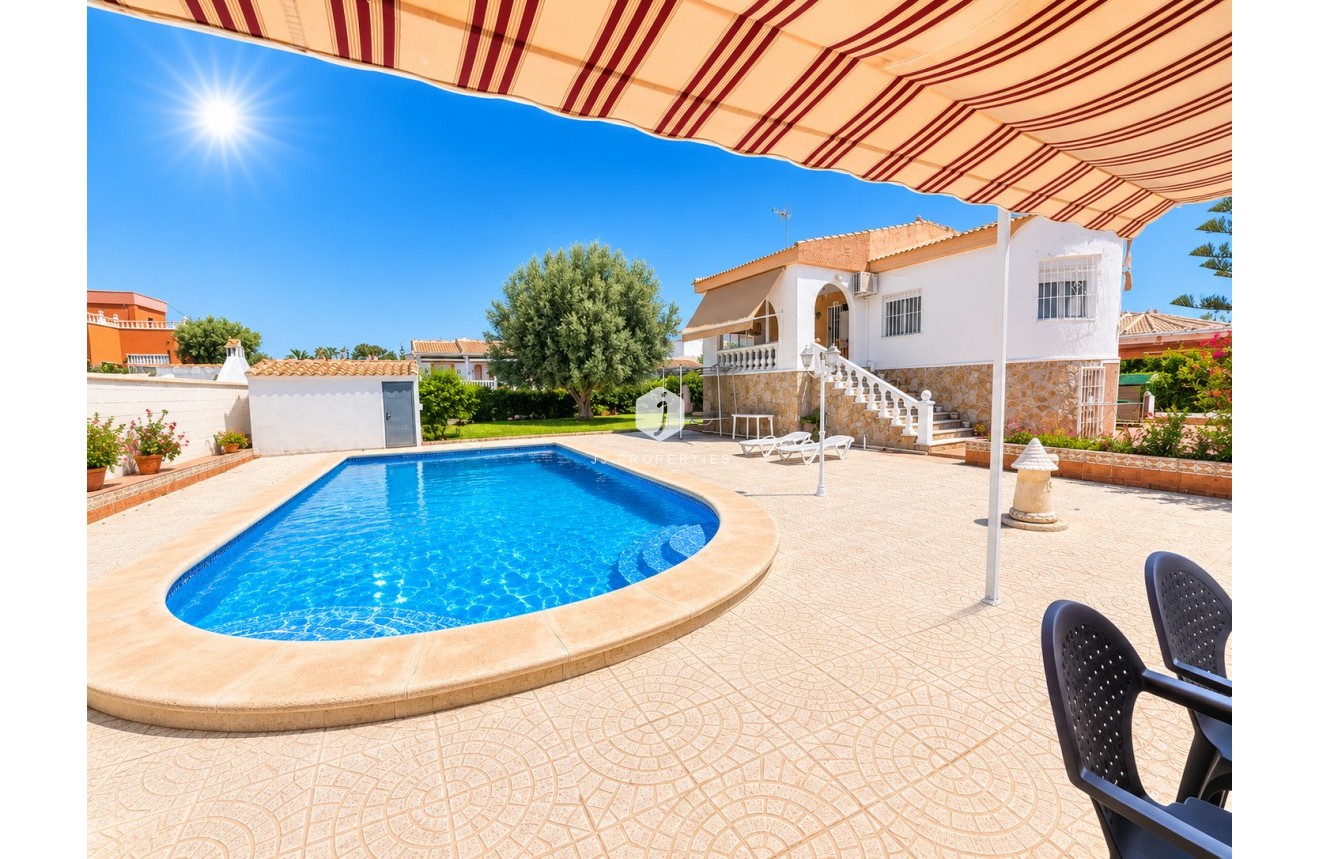 D'occasion - Villa -
Torrevieja - Costa Blanca