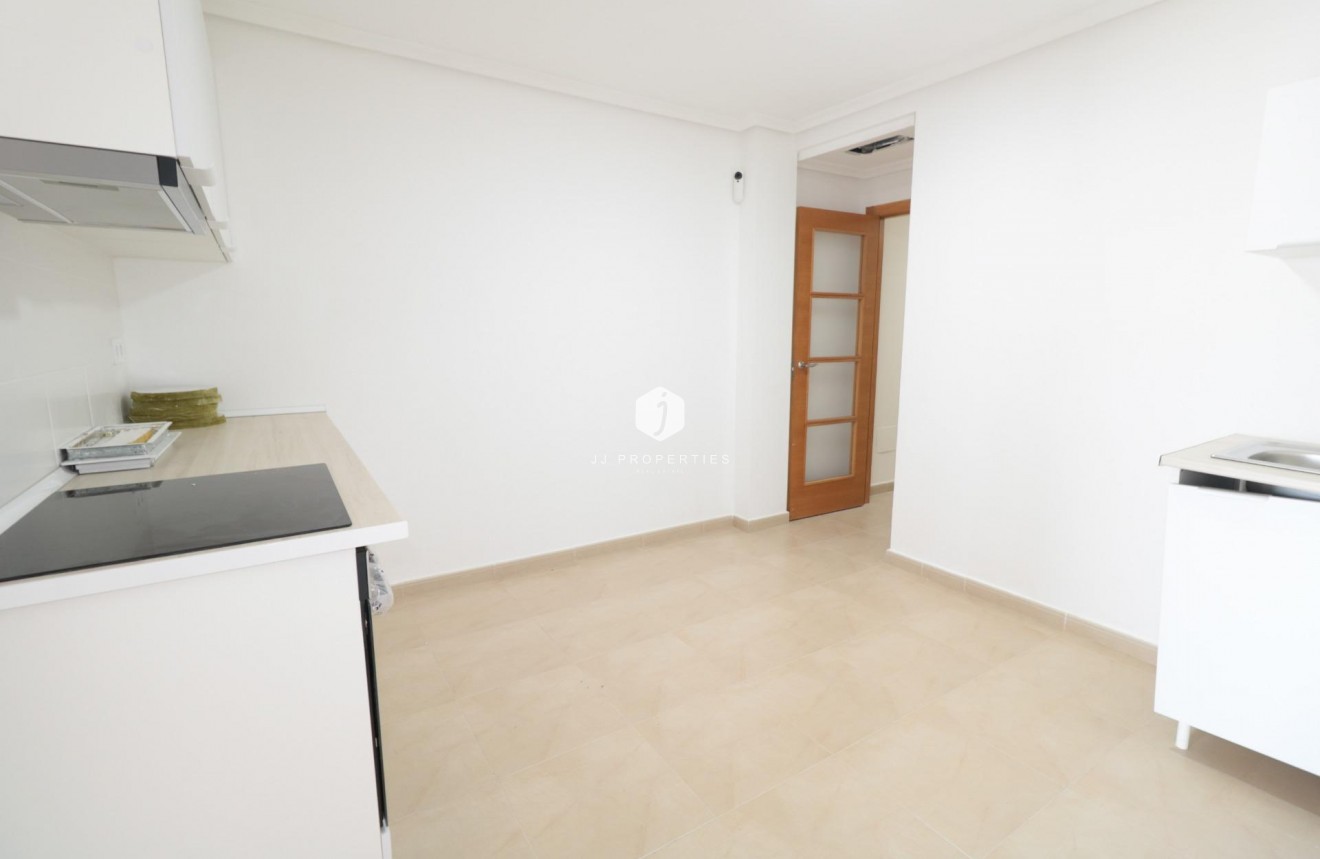 Z drugiej ręki - Mieszkanie w bloku -
Torrevieja - Acequion
