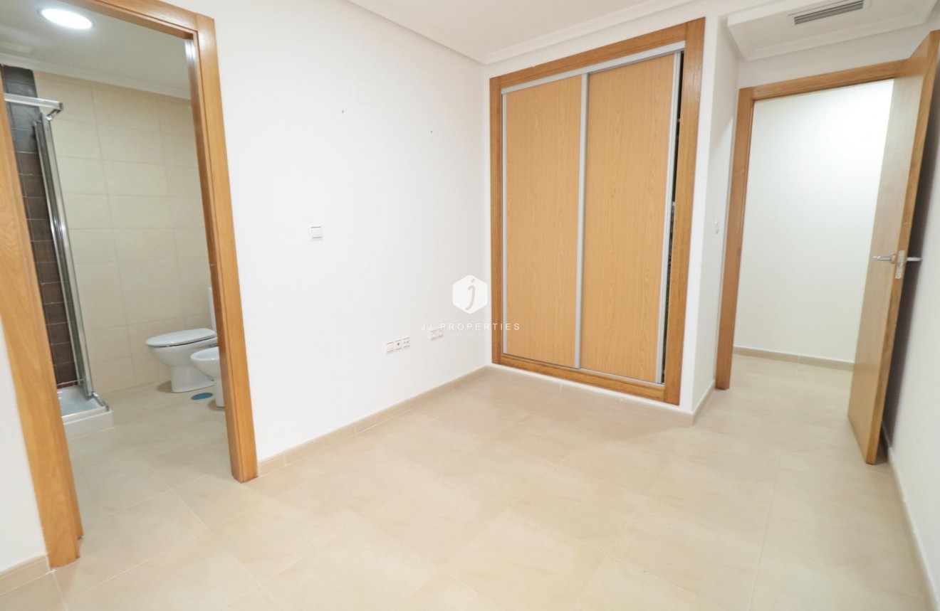Z drugiej ręki - Mieszkanie w bloku -
Torrevieja - Acequion