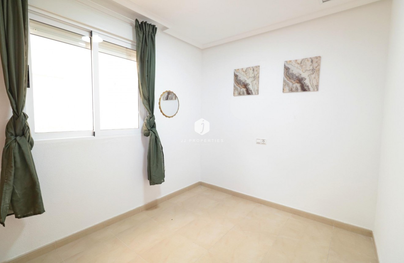 Z drugiej ręki - Mieszkanie w bloku -
Torrevieja - Acequion
