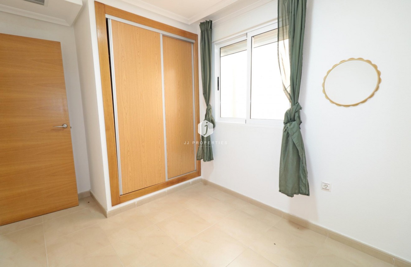 Z drugiej ręki - Mieszkanie w bloku -
Torrevieja - Acequion