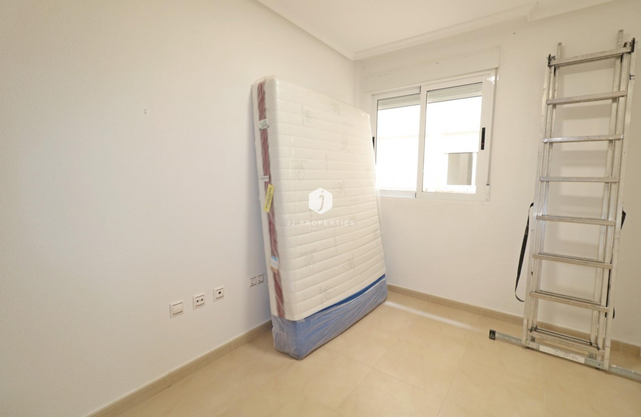 Z drugiej ręki - Mieszkanie w bloku -
Torrevieja - Acequion