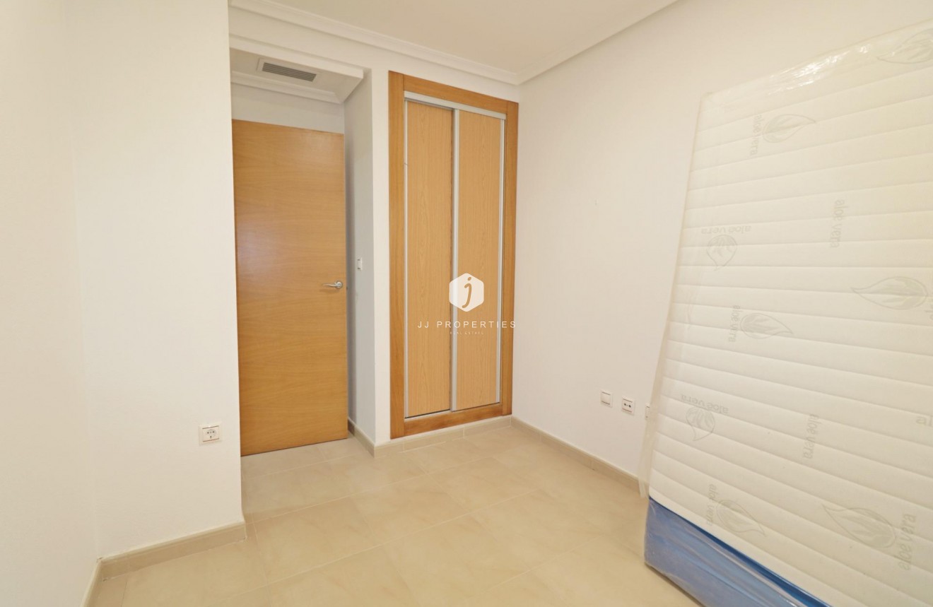 Z drugiej ręki - Mieszkanie w bloku -
Torrevieja - Acequion