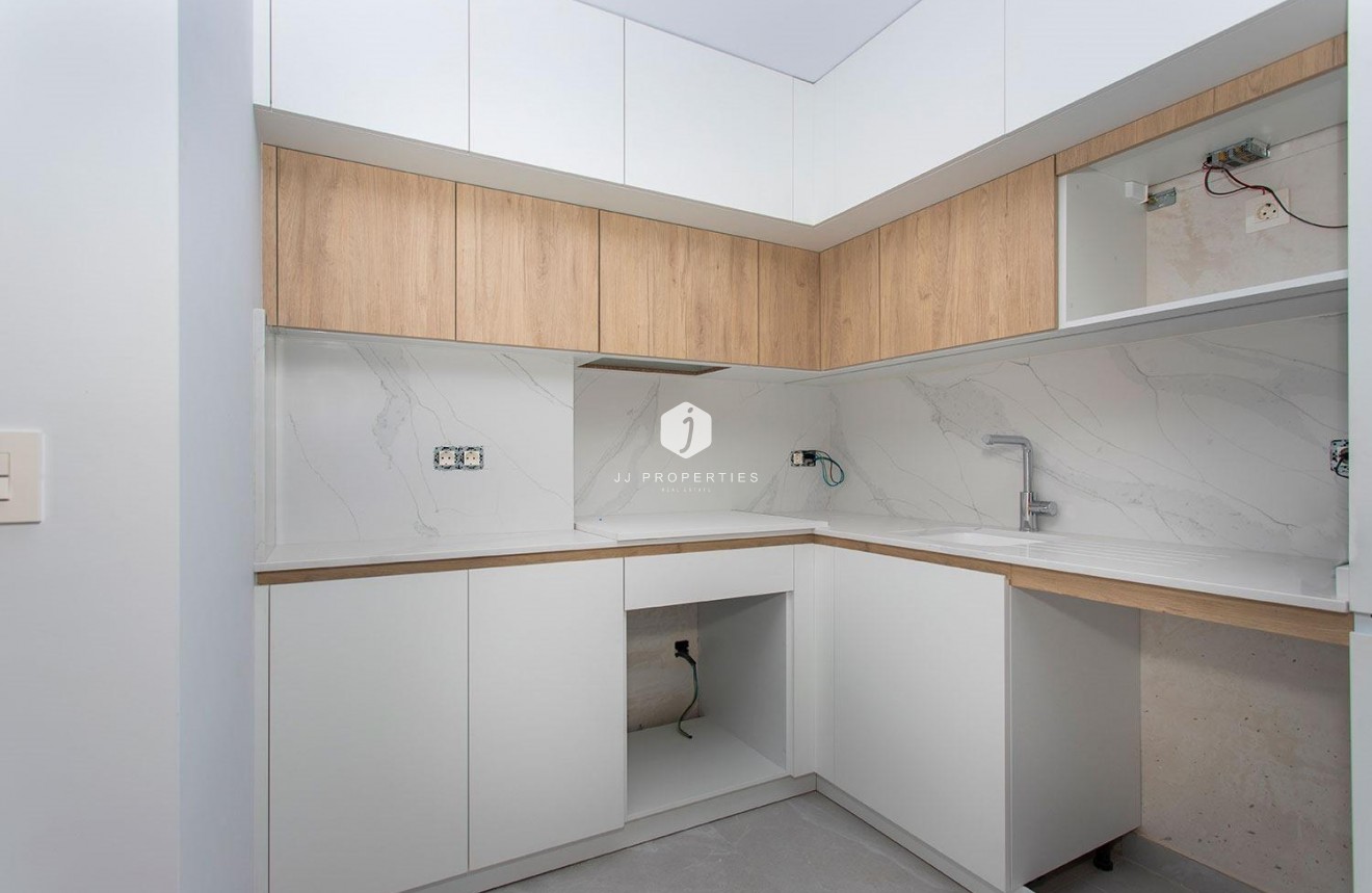 D'occasion - Appartement -
Torrevieja - Playa del Cura