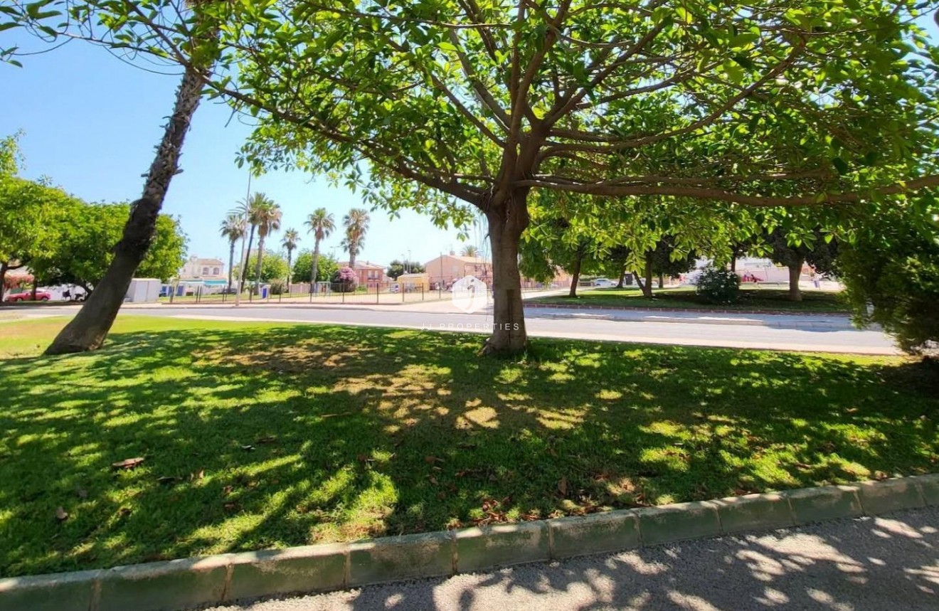 Aus zweiter Hand - Wohnung -
Torrevieja - Playa de los Locos