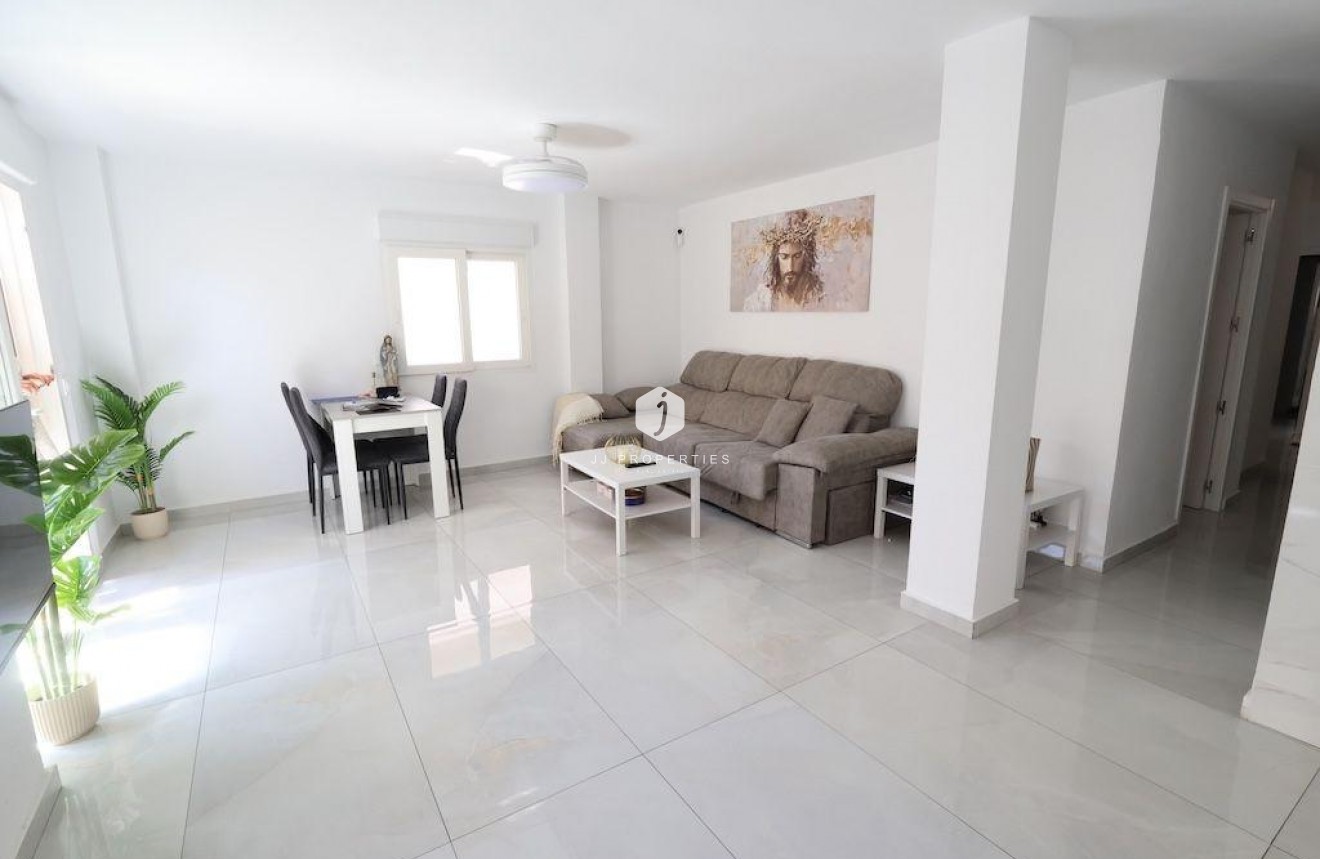 Z drugiej ręki - Mieszkanie w bloku -
Torrevieja - Costa Blanca