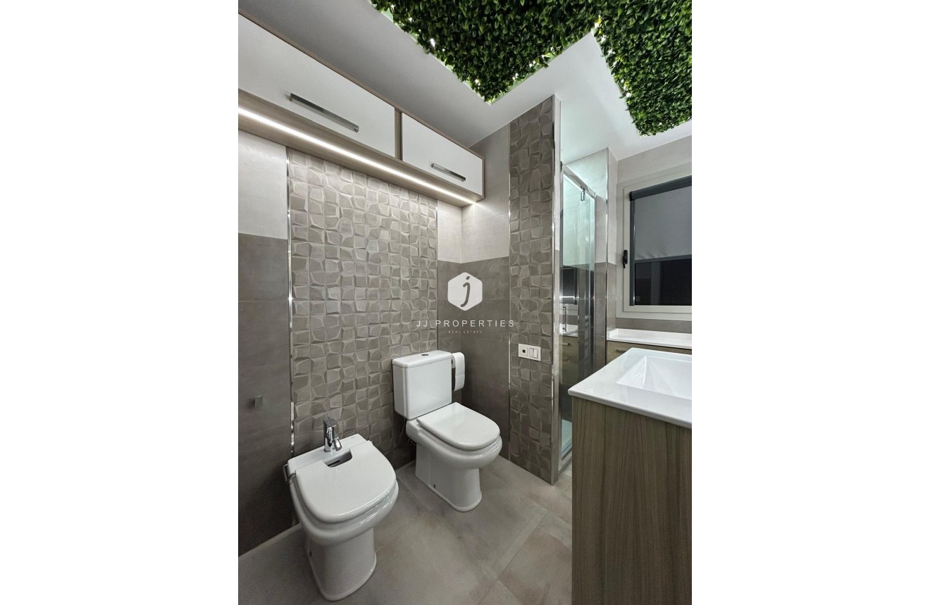 Resale - Apartment / flat -
Torrevieja - Playa del Cura