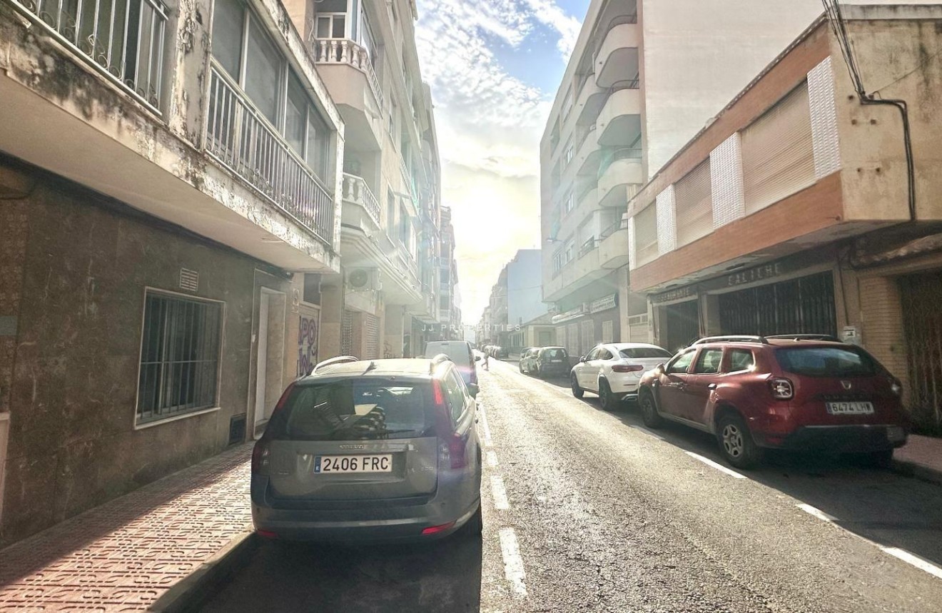 Z drugiej ręki - Szalet -
Torrevieja - Playa del Cura