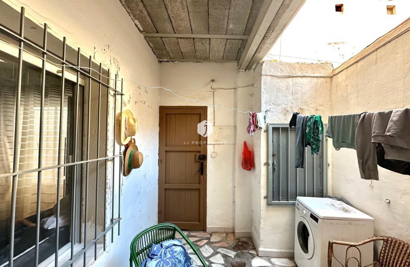 Z drugiej ręki - Szalet -
Torrevieja - Playa del Cura
