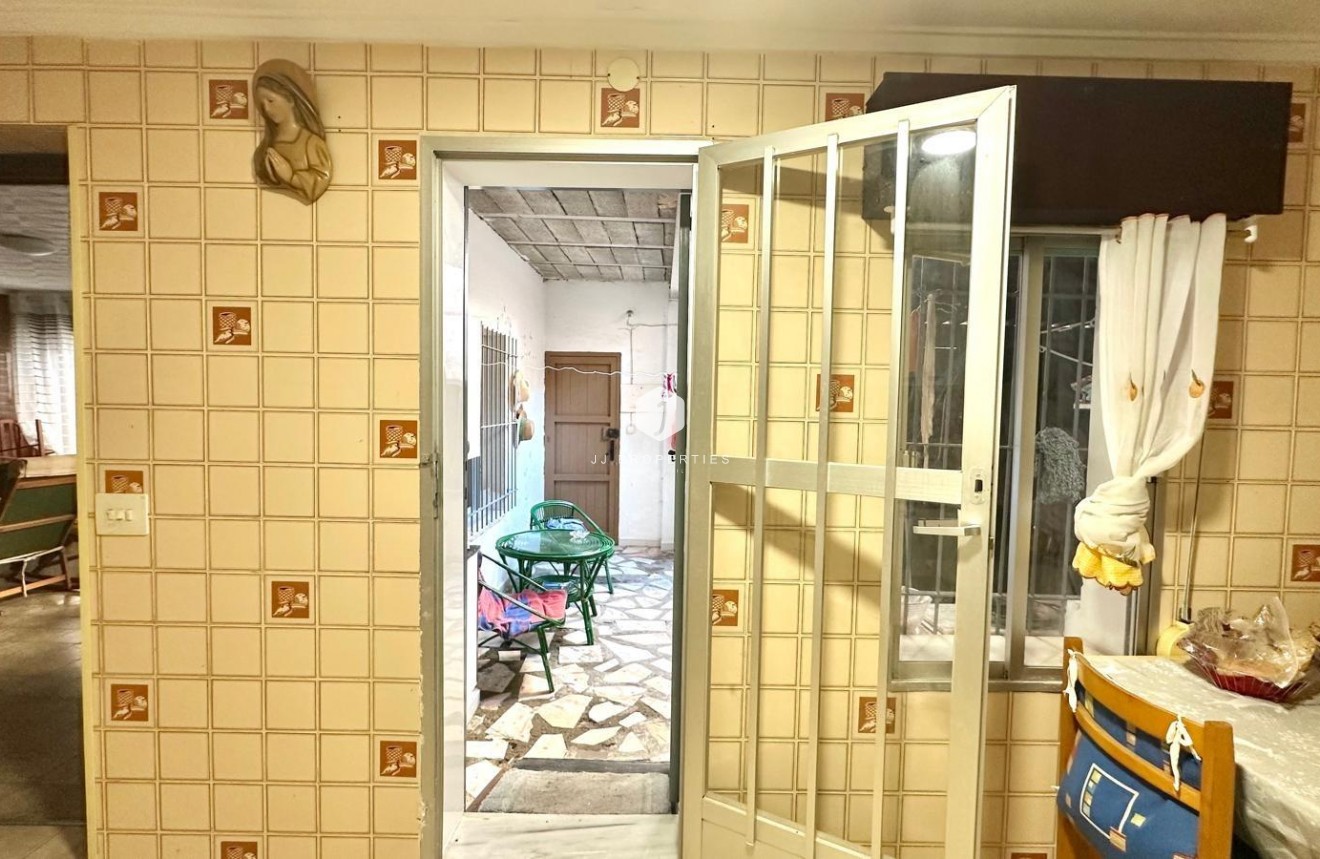 Z drugiej ręki - Szalet -
Torrevieja - Playa del Cura