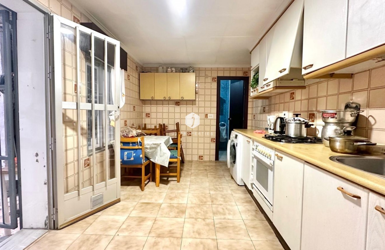 Z drugiej ręki - Szalet -
Torrevieja - Playa del Cura