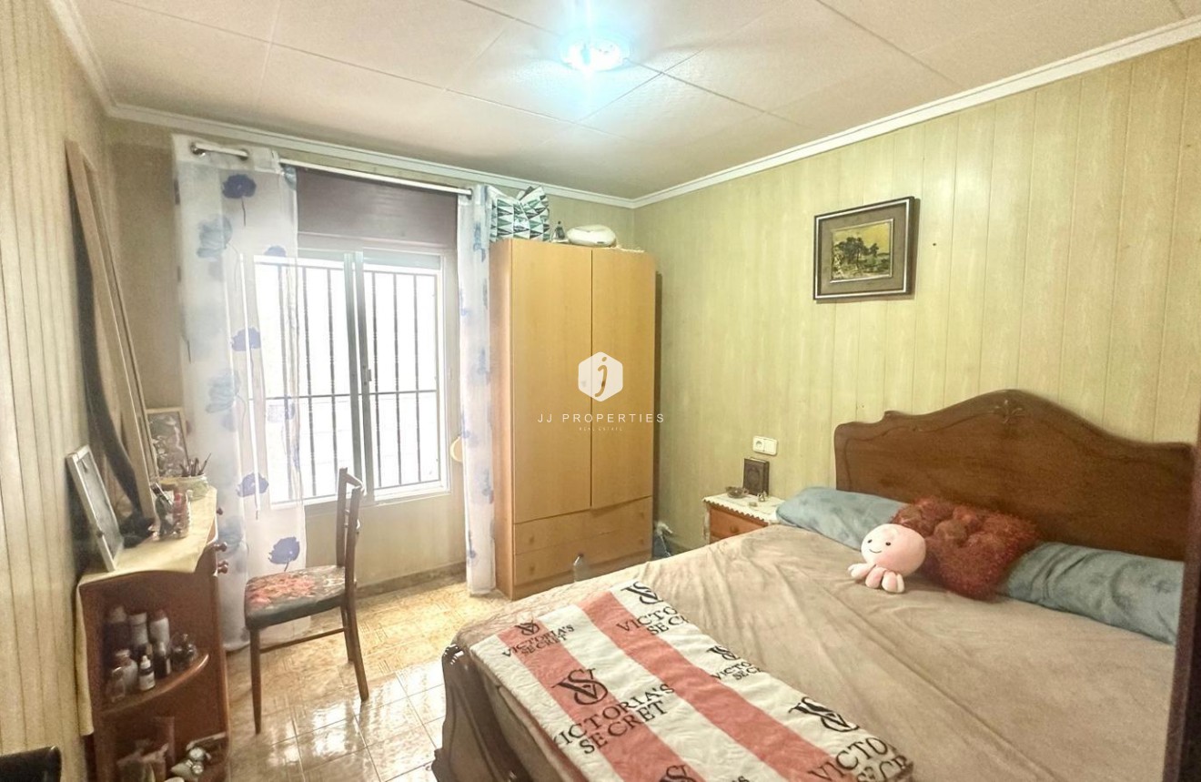 Z drugiej ręki - Szalet -
Torrevieja - Playa del Cura