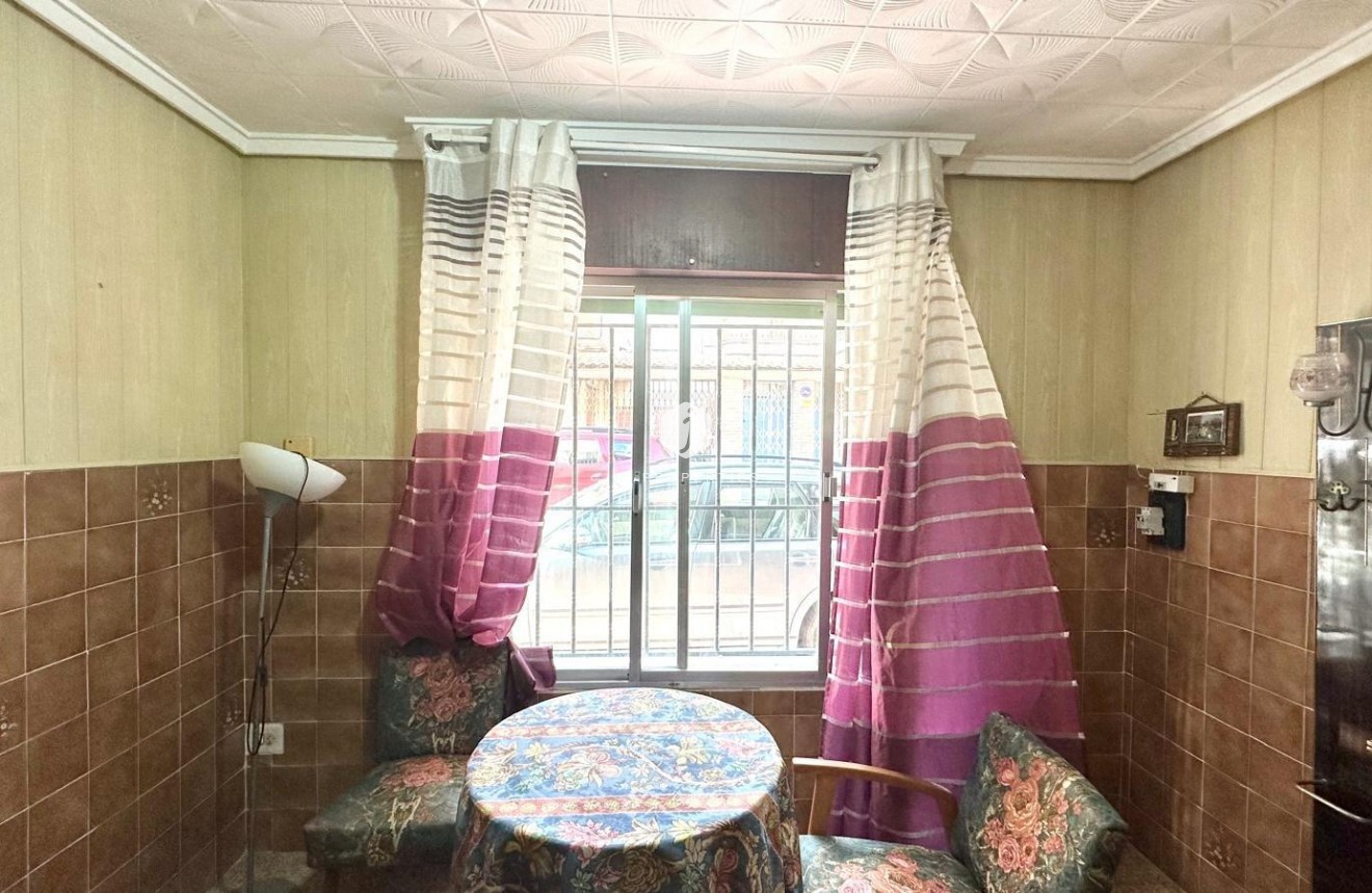 Z drugiej ręki - Szalet -
Torrevieja - Playa del Cura