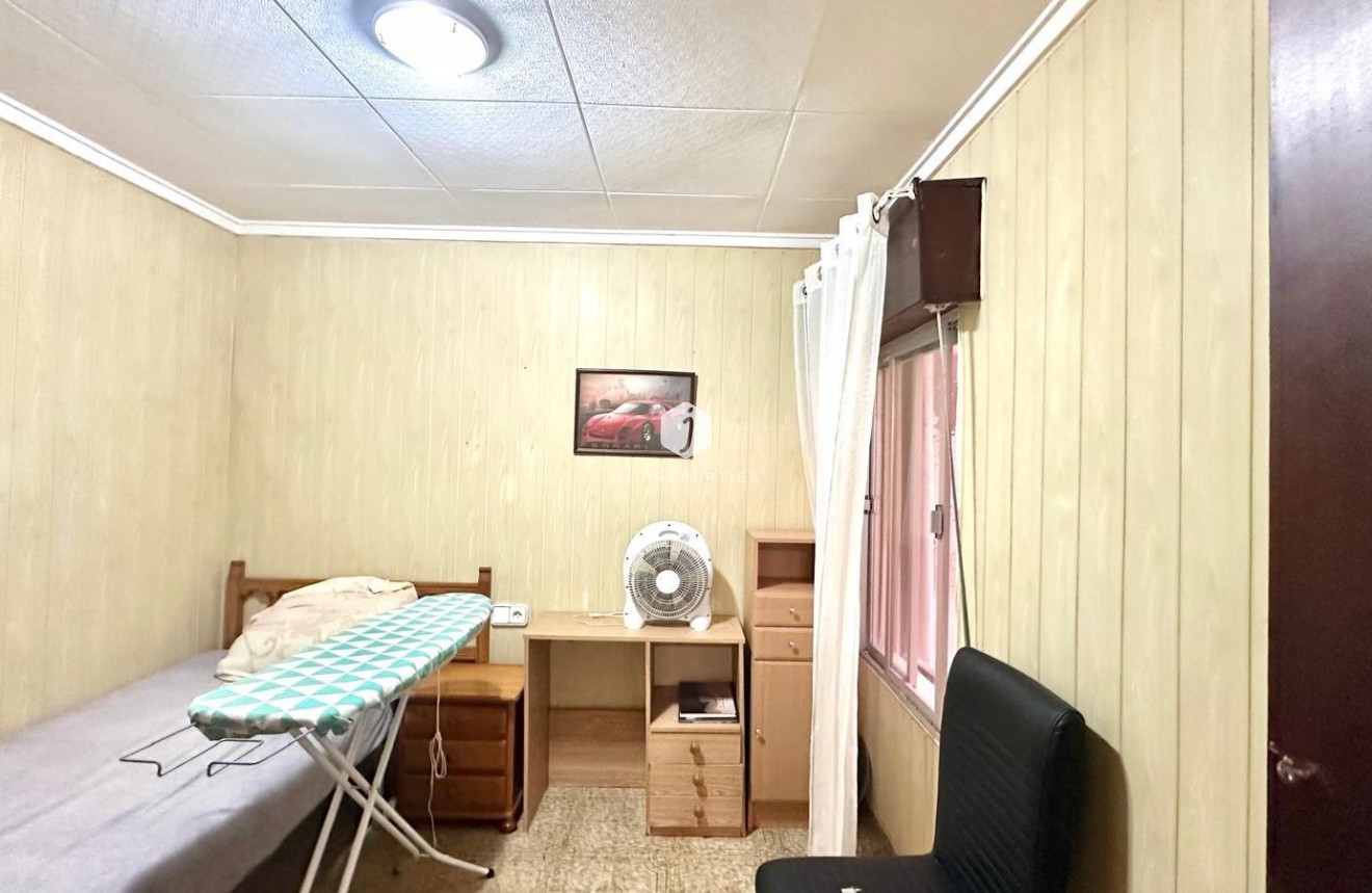 Z drugiej ręki - Szalet -
Torrevieja - Playa del Cura