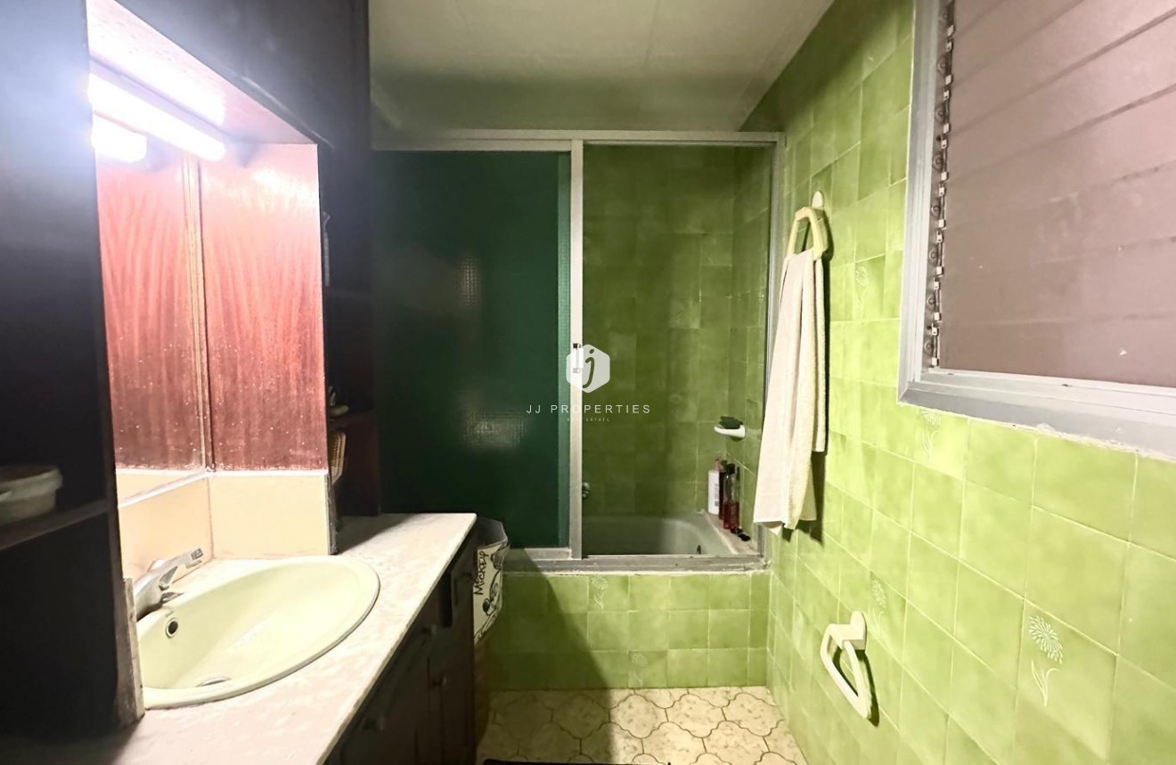Z drugiej ręki - Szalet -
Torrevieja - Playa del Cura