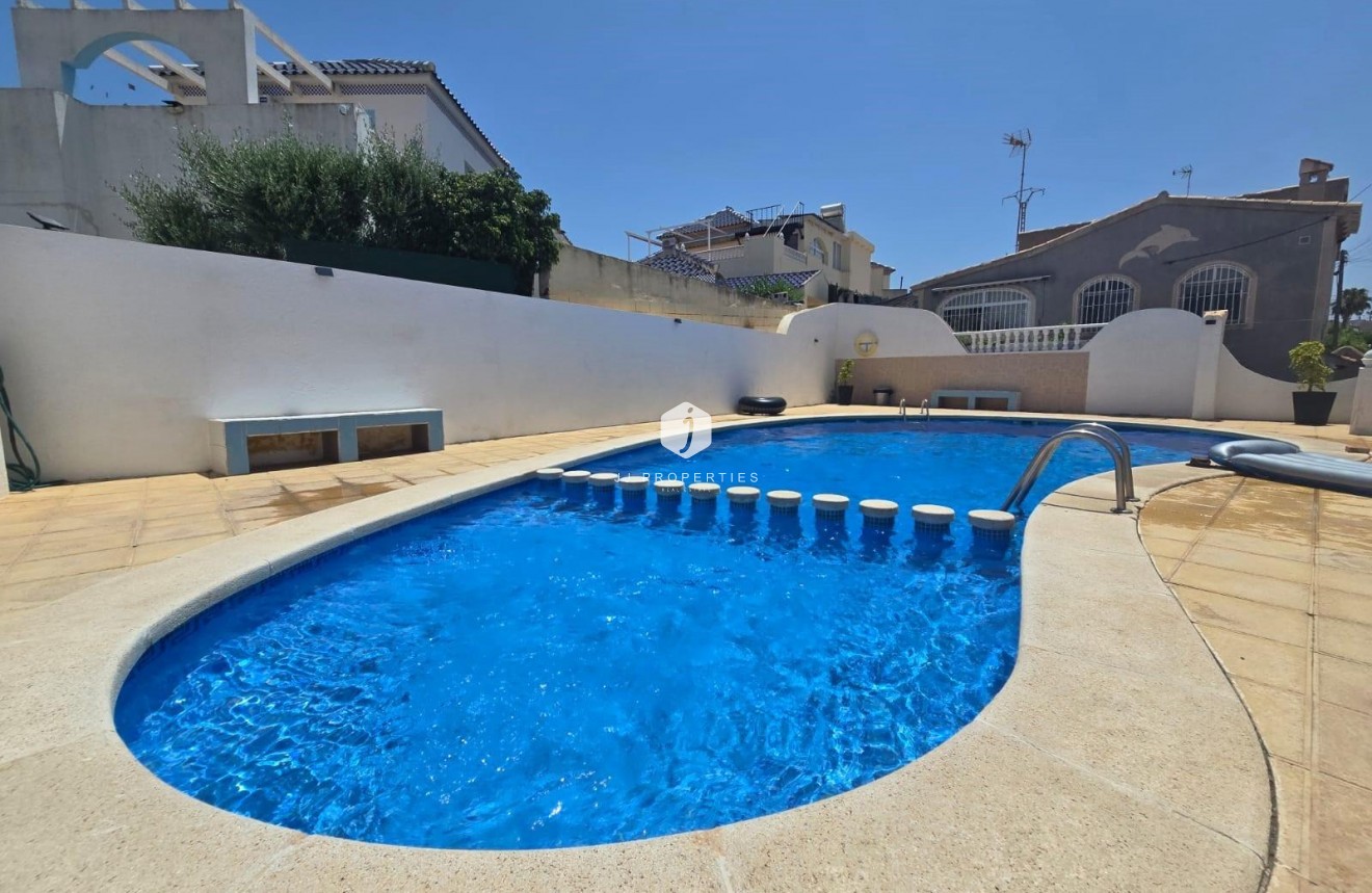 D'occasion - Chalet -
Torrevieja - Los Balcones