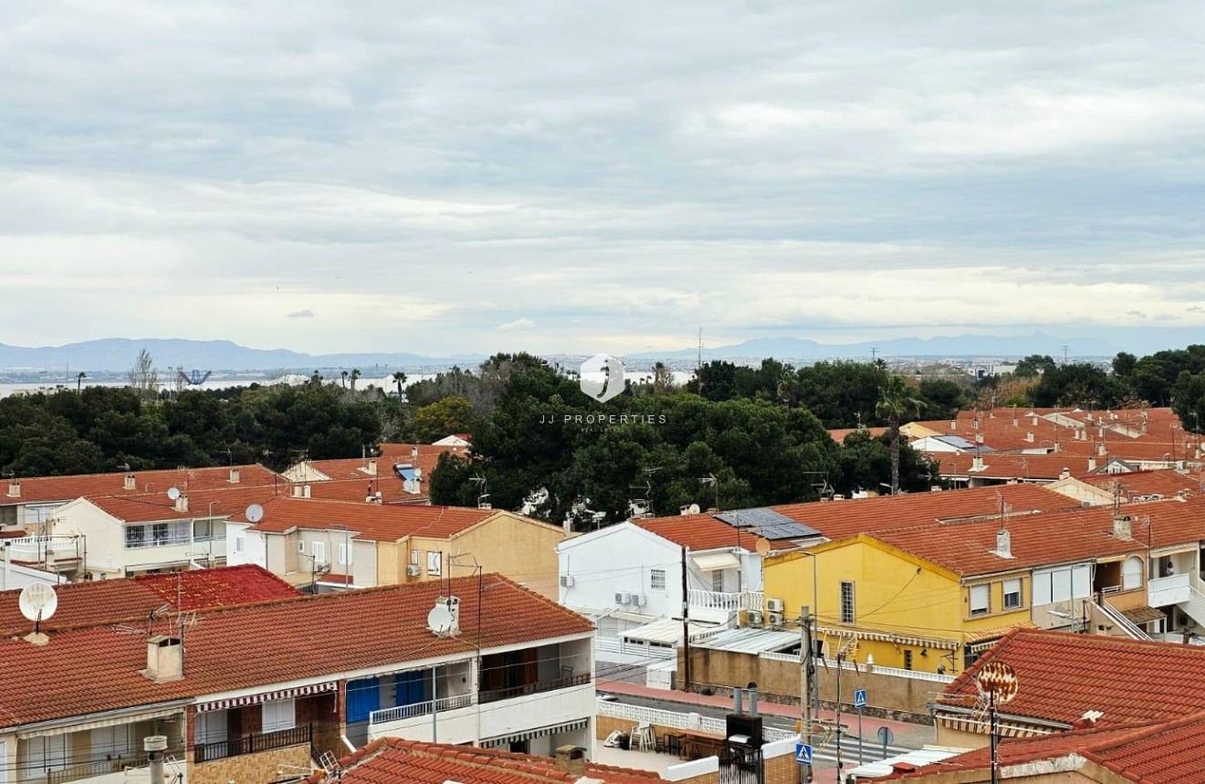 Z drugiej ręki - Mieszkanie w bloku -
Torrevieja - Playa de los Naufragos