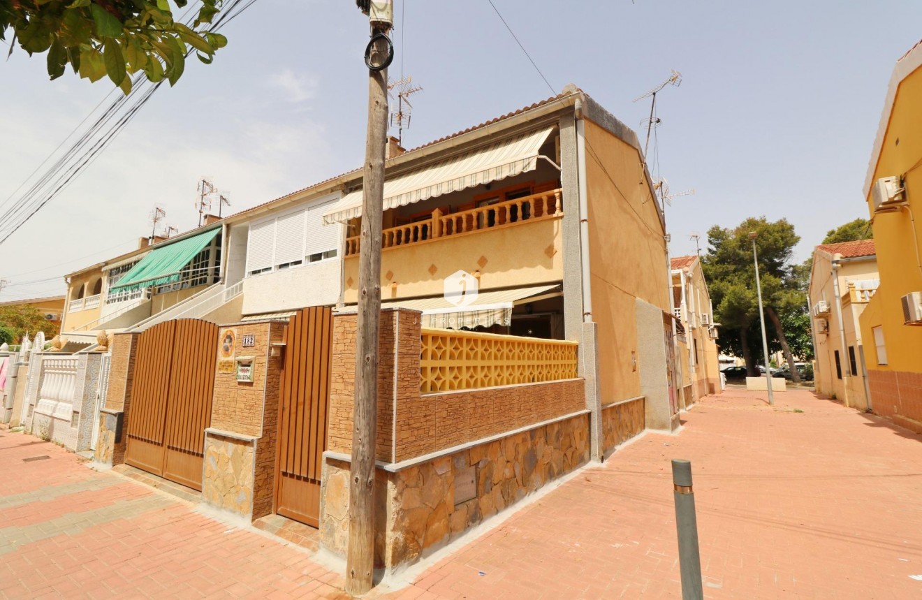 Resale - Chalet -
Torrevieja - Playa de los Naufragos