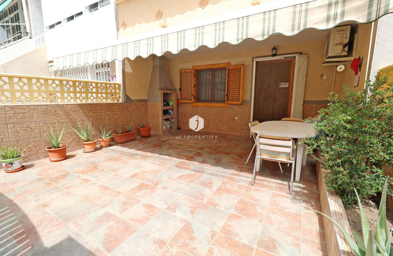 Resale - Chalet -
Torrevieja - Playa de los Naufragos