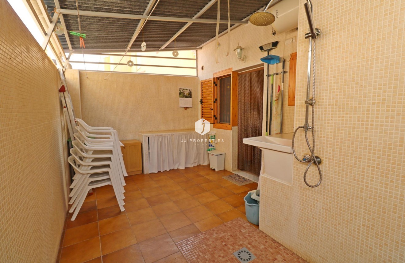 Resale - Chalet -
Torrevieja - Playa de los Naufragos