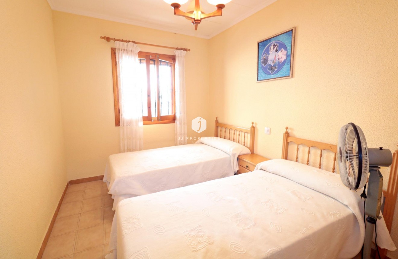 Resale - Chalet -
Torrevieja - Playa de los Naufragos