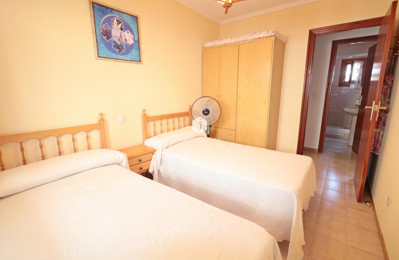 Resale - Chalet -
Torrevieja - Playa de los Naufragos