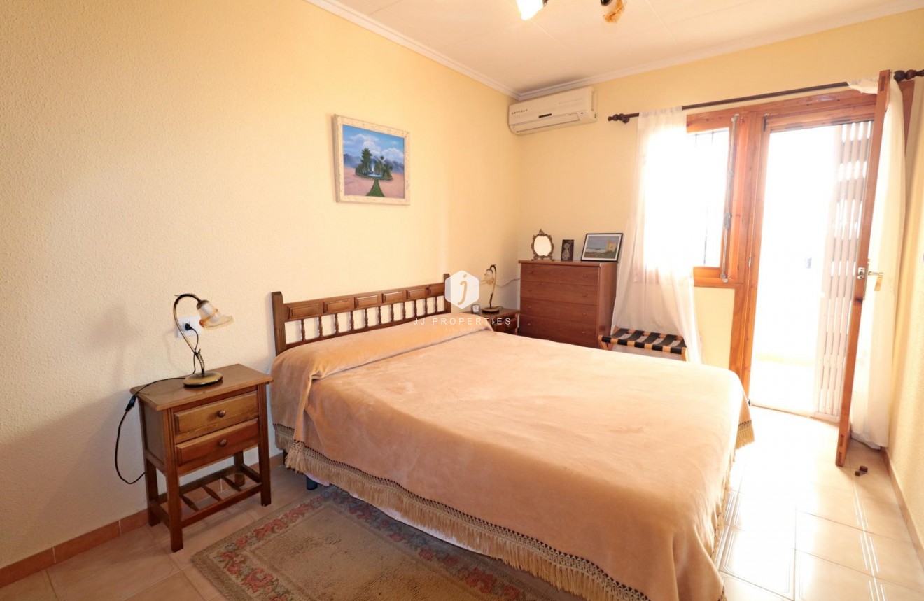 Resale - Chalet -
Torrevieja - Playa de los Naufragos