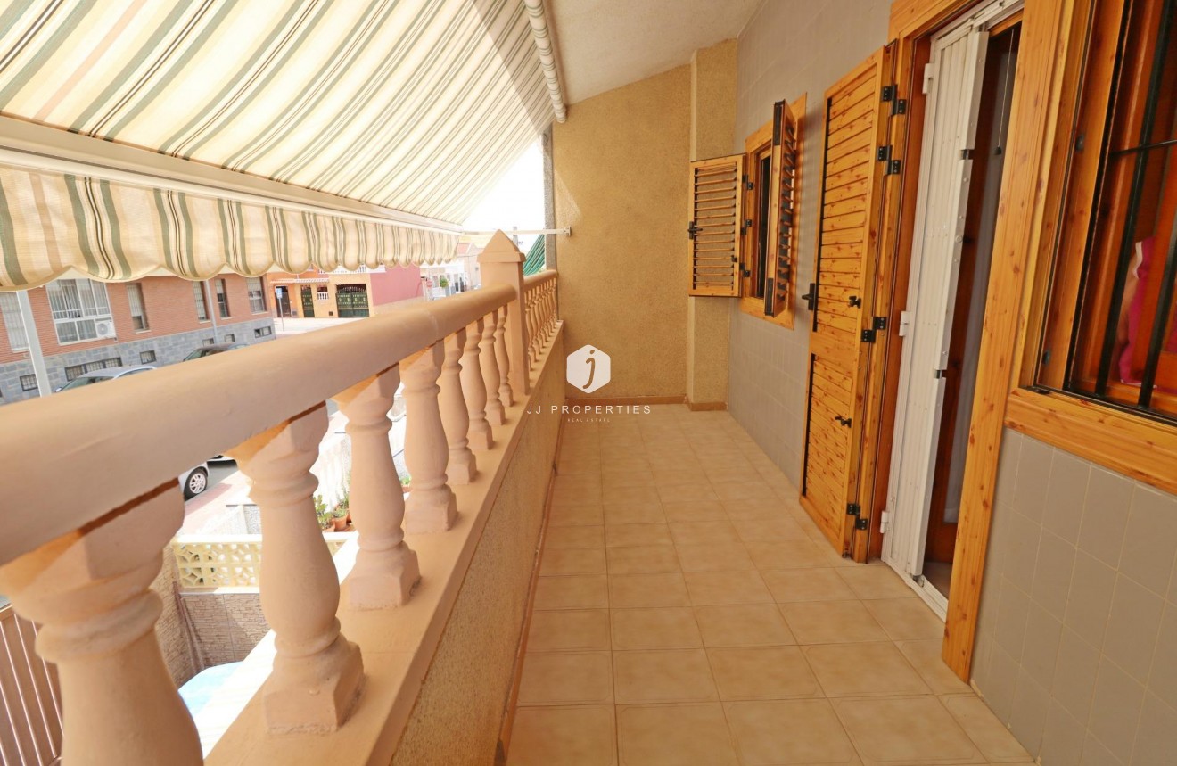 Resale - Chalet -
Torrevieja - Playa de los Naufragos