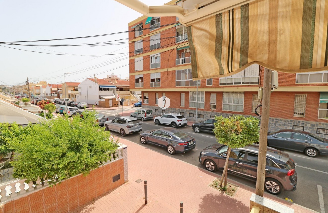 Resale - Chalet -
Torrevieja - Playa de los Naufragos