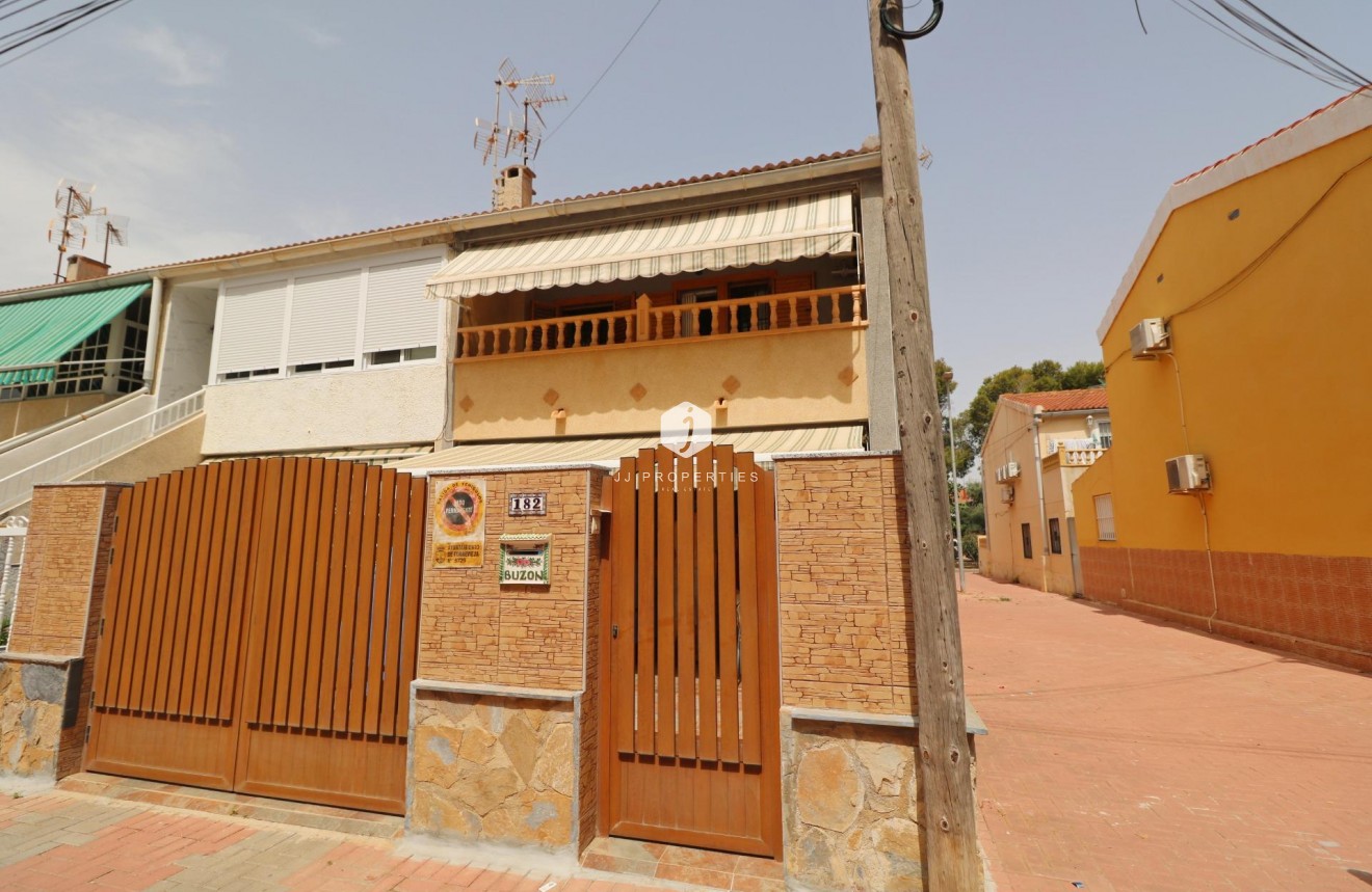 Resale - Chalet -
Torrevieja - Playa de los Naufragos