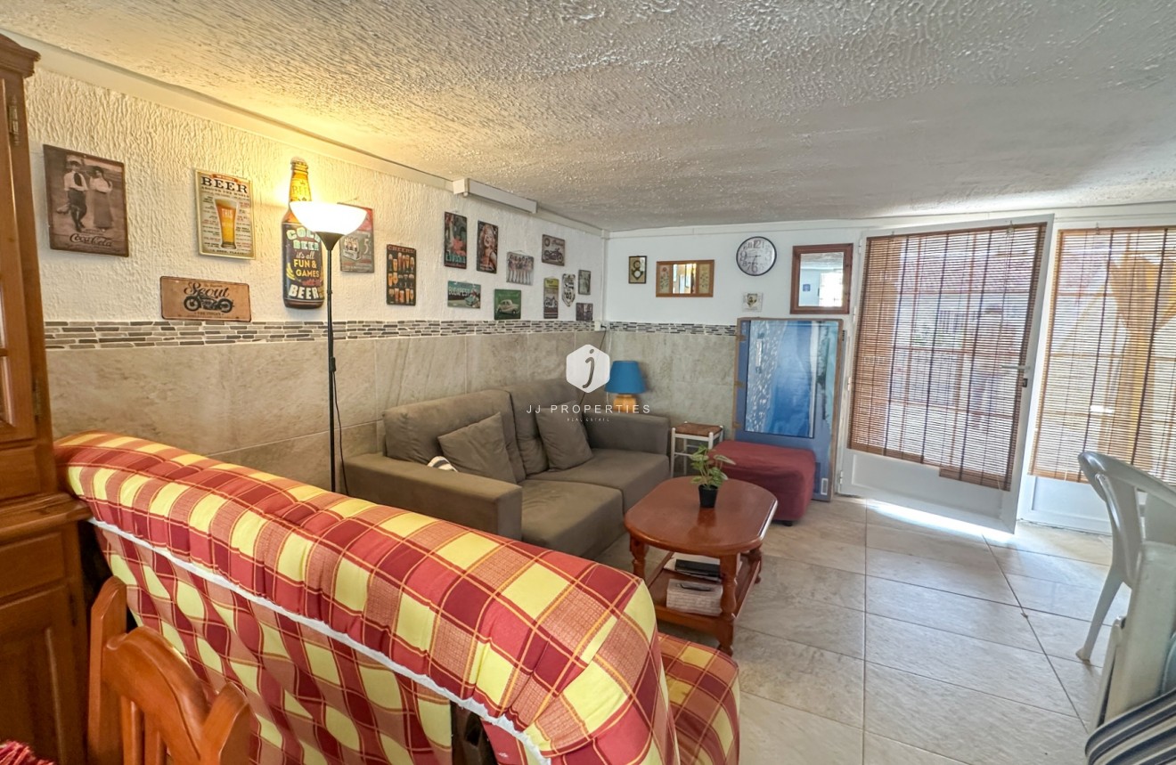 Z drugiej ręki - Szalet -
Torrevieja - Costa Blanca